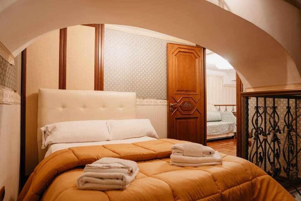 Appartement Royal Duomo Centro Storico 80 Mt Dal Duomo Napels
