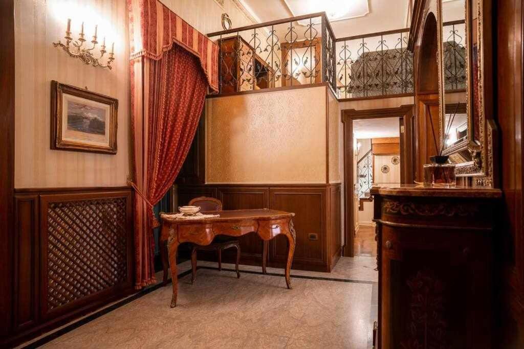 Royal Duomo Centro Storico 80 Mt Dal Duomo Appartement Napels