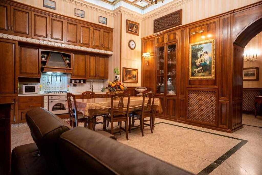 Royal Duomo Centro Storico 80 Mt Dal Duomo Apartment Naples